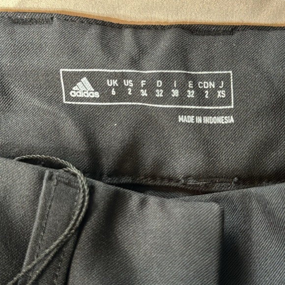 NWT Adidas women’s golf shorts size 2 - Picture 2 of 6